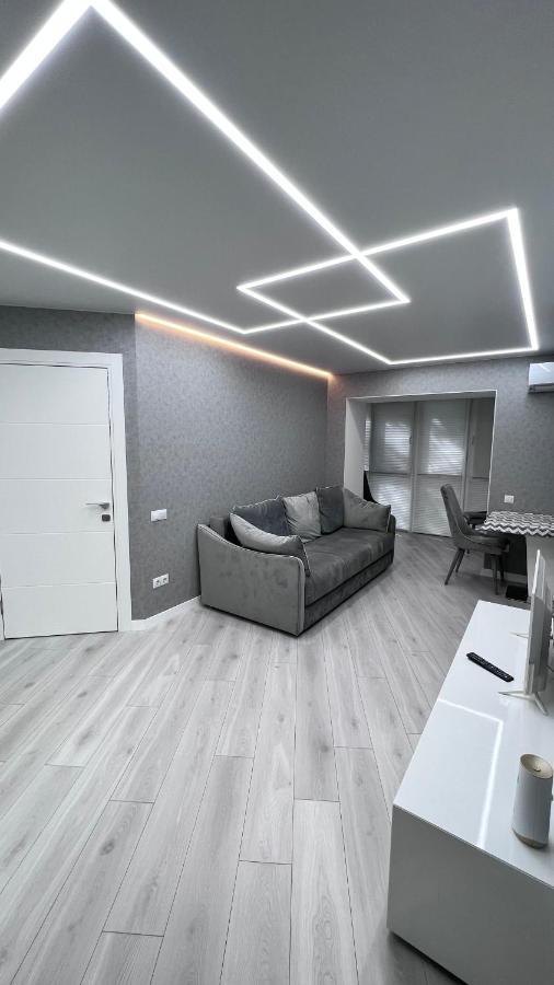 Modern Gagarina Avenue Apartment Dnipro Exterior foto